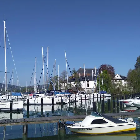 Bacherlhouse - Miglbach アパート シェルフリンク